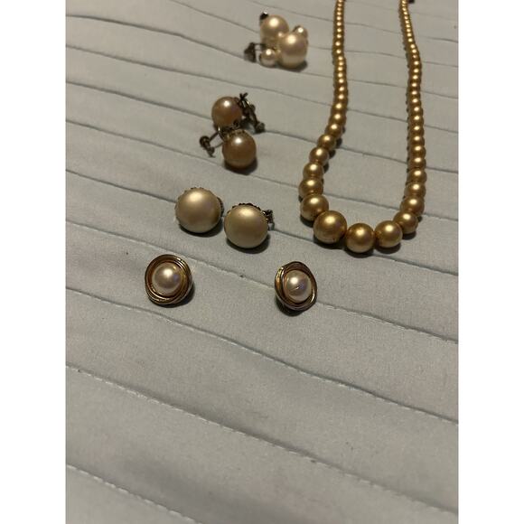 Vintage Faux Pearl Jewelry Lot Pieces Earrings Necklaces Bracelets Earrings - Picture 2 of 12